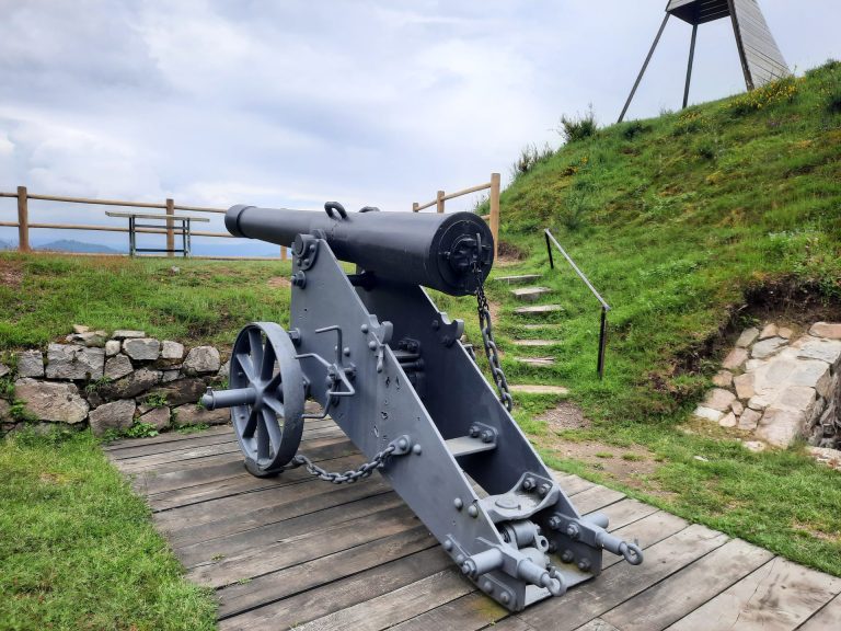 Canon positionné au Fort du Parmont