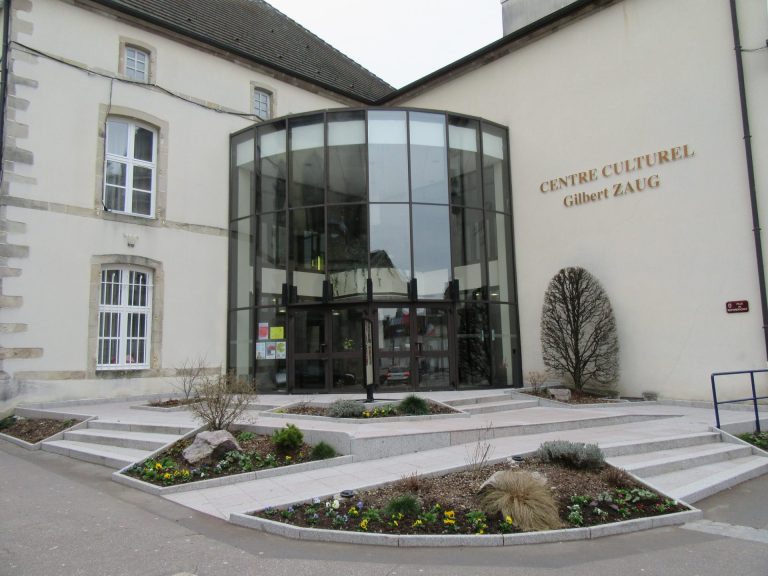 Façade de l'entrée du Centre Culturel Gilberg Zaug